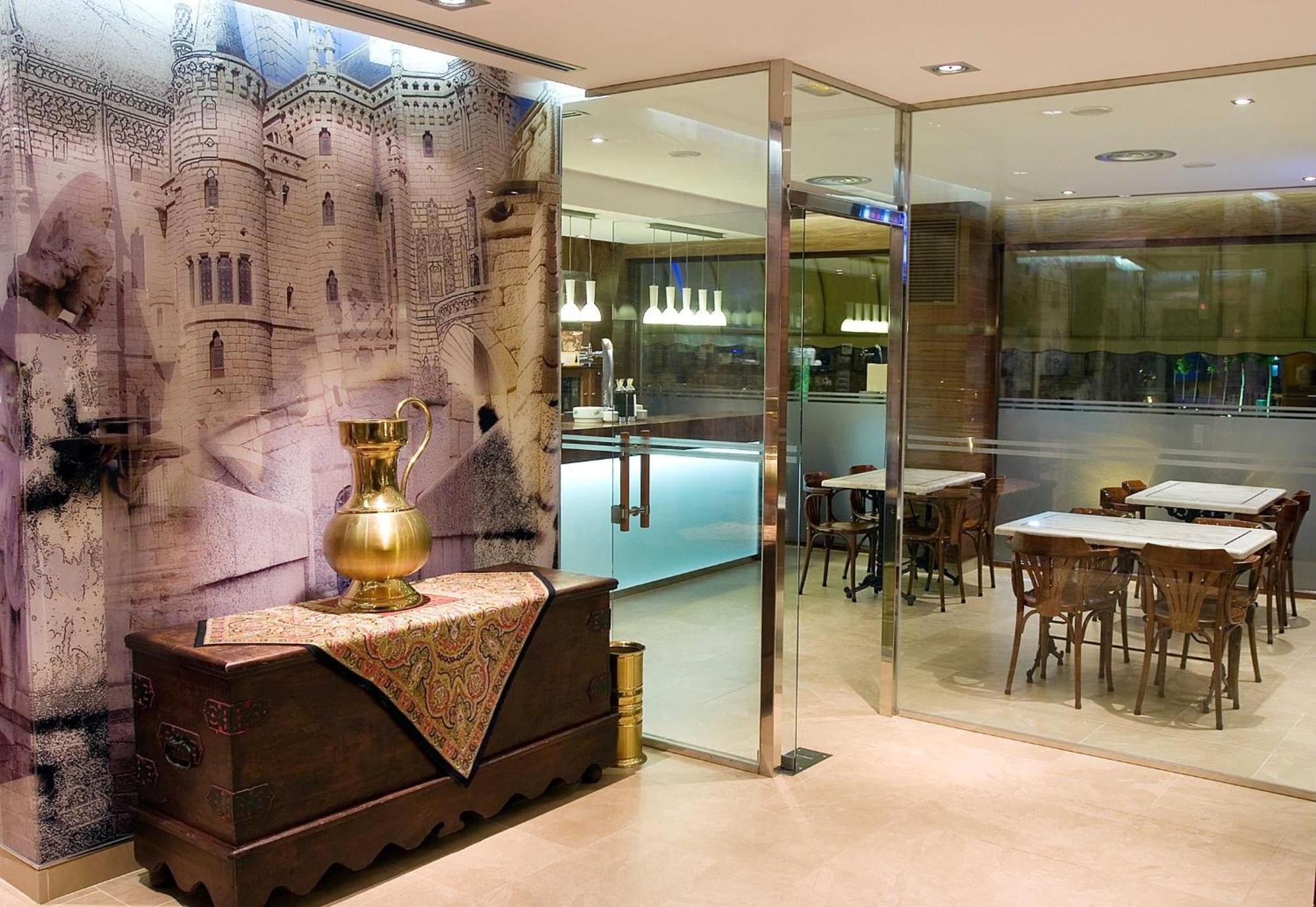 אסטורגה Hotel Restaurante La Peseta מראה חיצוני תמונה