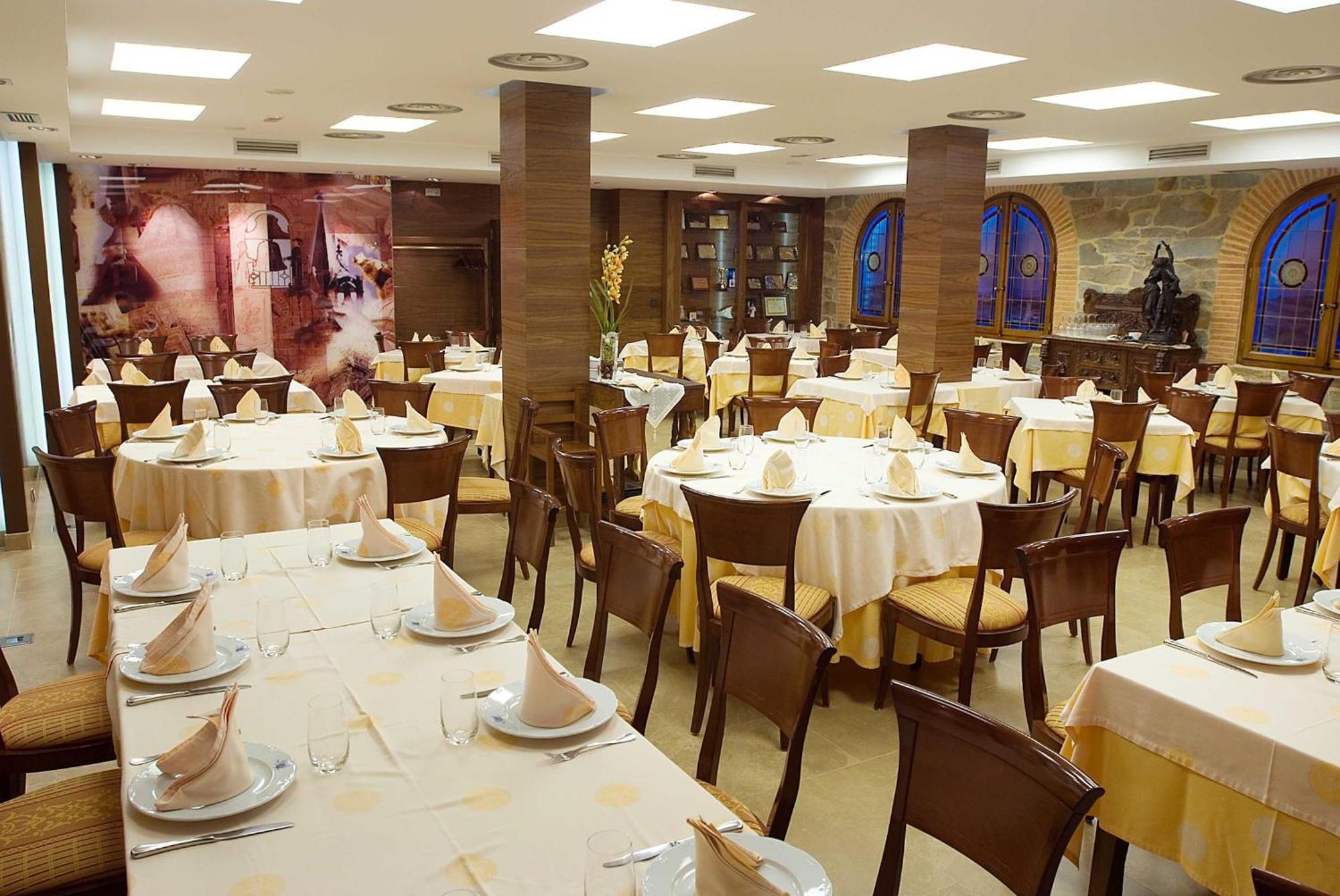 אסטורגה Hotel Restaurante La Peseta מראה חיצוני תמונה
