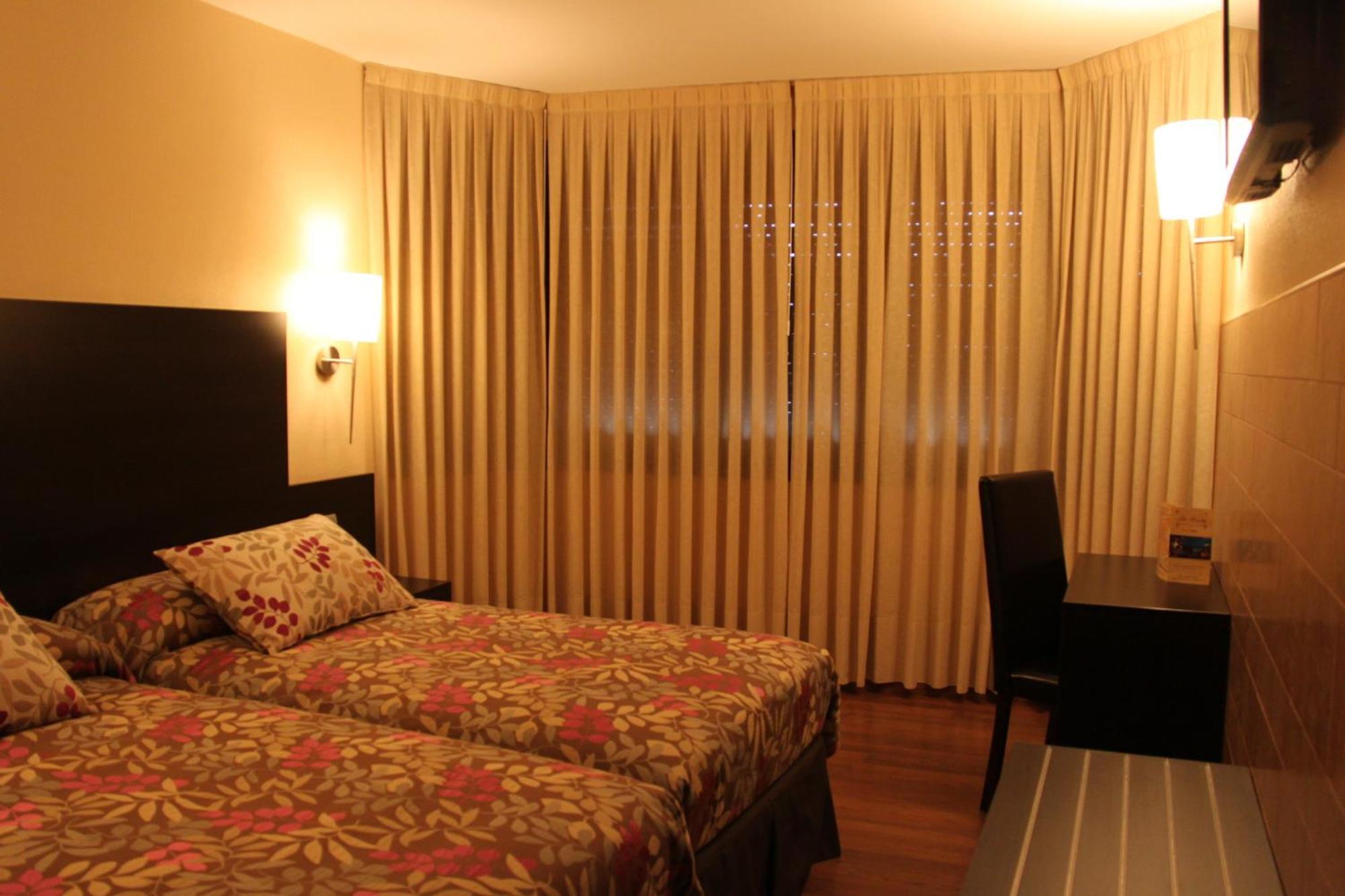 אסטורגה Hotel Restaurante La Peseta מראה חיצוני תמונה